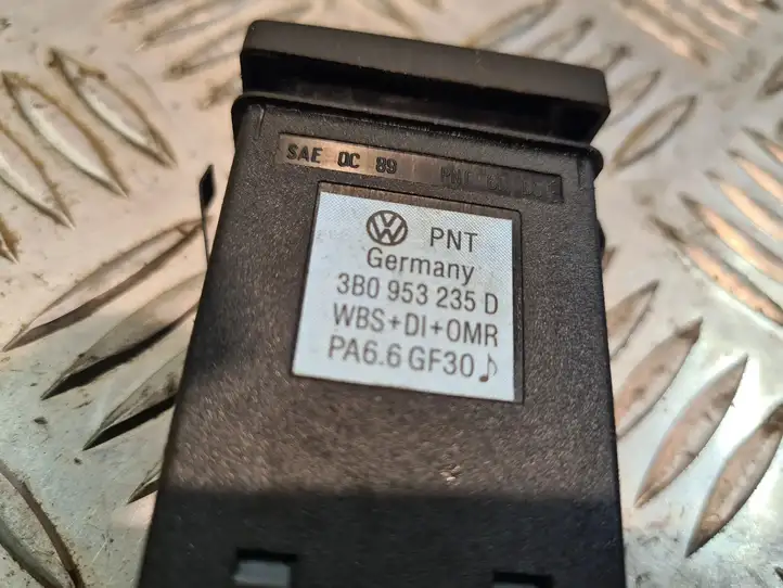 Volkswagen PASSAT B5.5 (2001 - 2005) 3B0953235D Включатель аварийных фонарей — фото 2