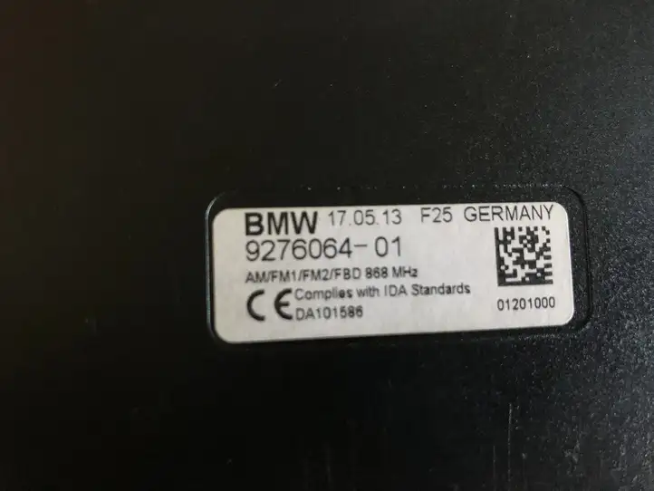 BMW X3 F25 (2010 - 2017) 927606401 Усилитель антенны — фото 3