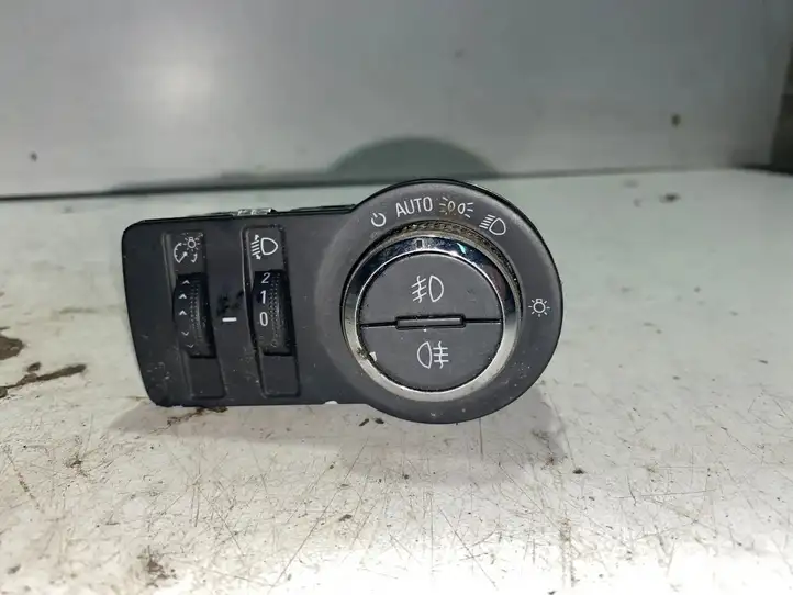 Opel Astra J (2009 - 2012) 13268694 Включатель фонарей — фото 1