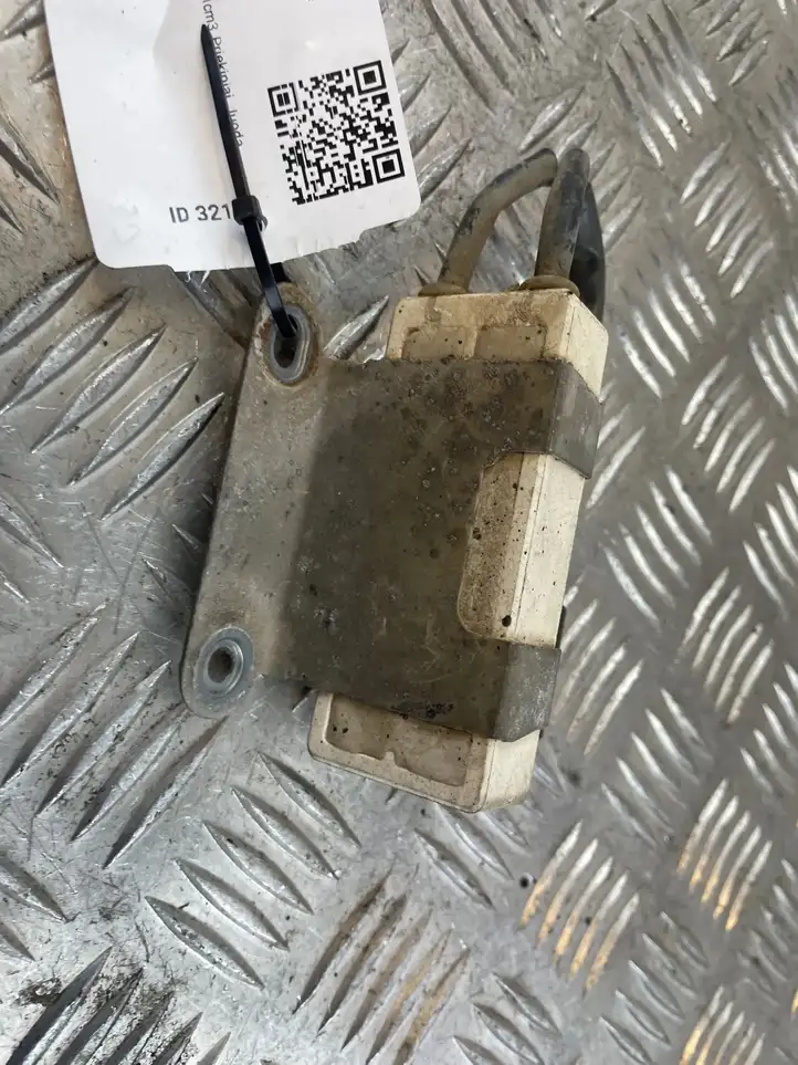 Toyota Yaris (2012 - 2014) 2468105731 Реле вентилятора охлаждения — фото 3