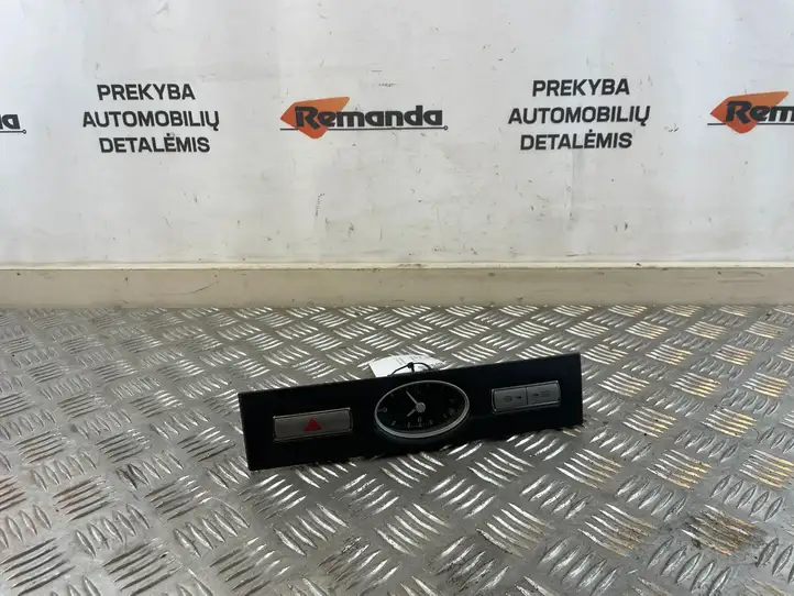 Ford Mondeo Mk III (2000 - 2007) 3S7T15000DB Часы — фото 1
