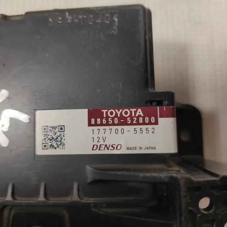Toyota Prius (XW30) (2009 - 2015) 8865052800 Модуль управления кондиционером — фото 4