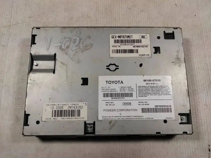 Toyota Venza (2008 - 2012) 861800T010 Магнитола / мультимедийная система — фото 1