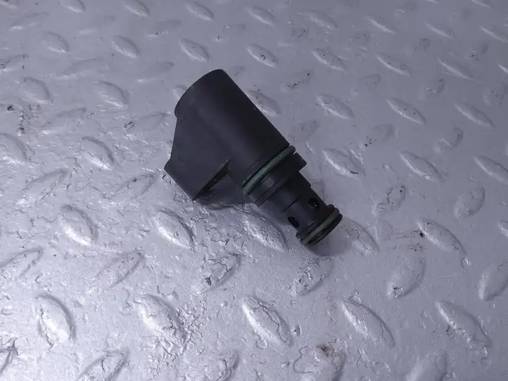 Skoda Superb B8 (3V) (2015 - 2023) 05L906455K Датчик давления масла двигателя — фото 2