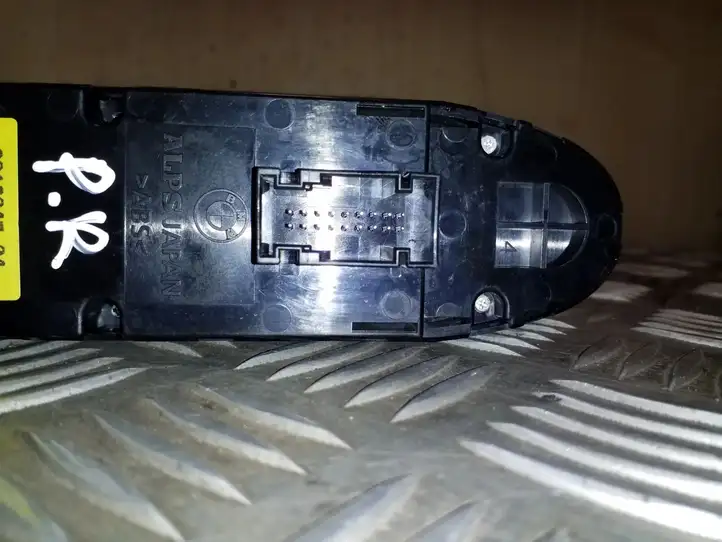 BMW X1 E84 (2009 - 2015) 9216047 Кнопка стеклоподъемников — фото 6