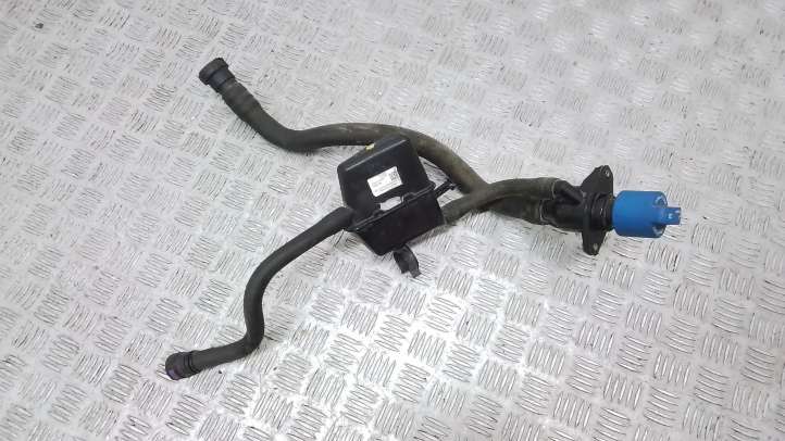 Audi A4 (2015 - 2019)  8W0131963B Трубка для заливки жидкости AdBlue