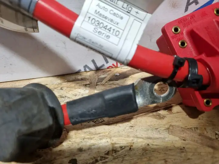 BMW 5 F10 F11 (2009 - 2016) 9217036 Плюсовой провод аккумулятора — фото 2