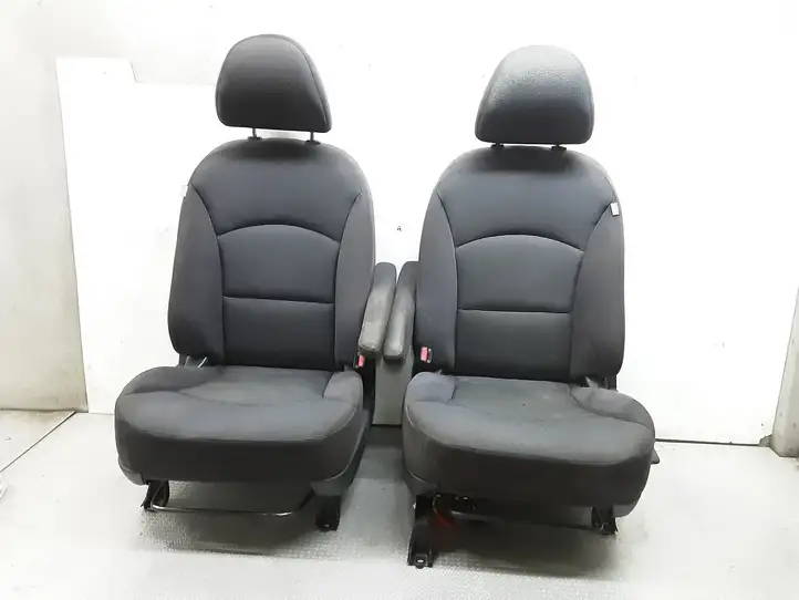 Mitsubishi Grandis (2003 - 2012) Комплект салона — фото 3