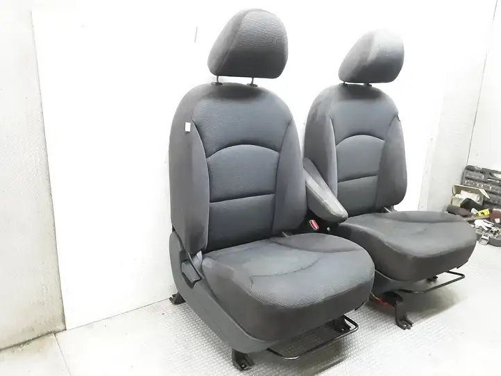 Mitsubishi Grandis (2003 - 2012) Комплект салона — фото 4