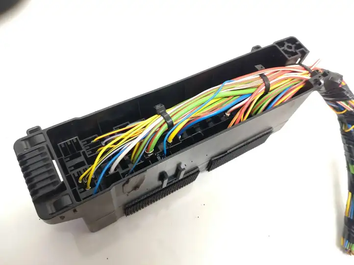 Ford Focus (2011 - 2015) AV6T14K131AB Блок предохранителей — фото 4