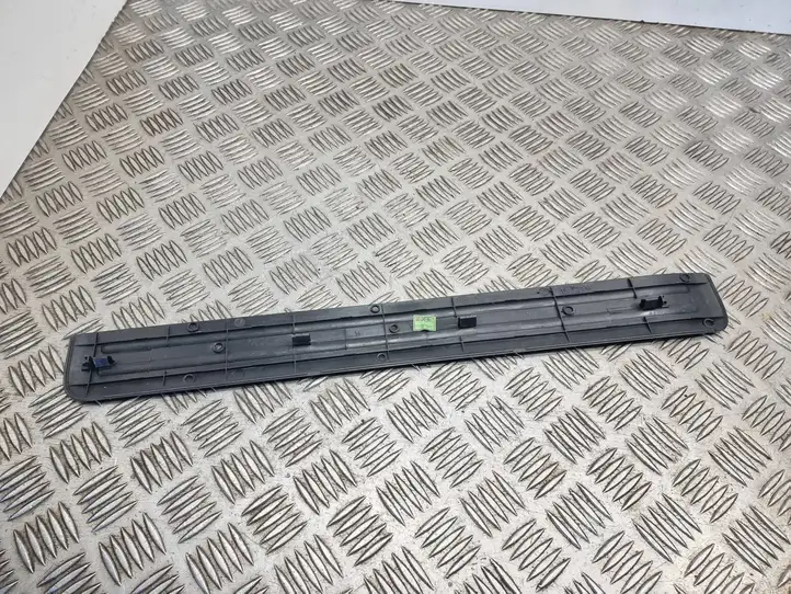 Kia Sorento (2006 - 2009) 858813E000 Внутренняя отделка переднего порога — фото 2