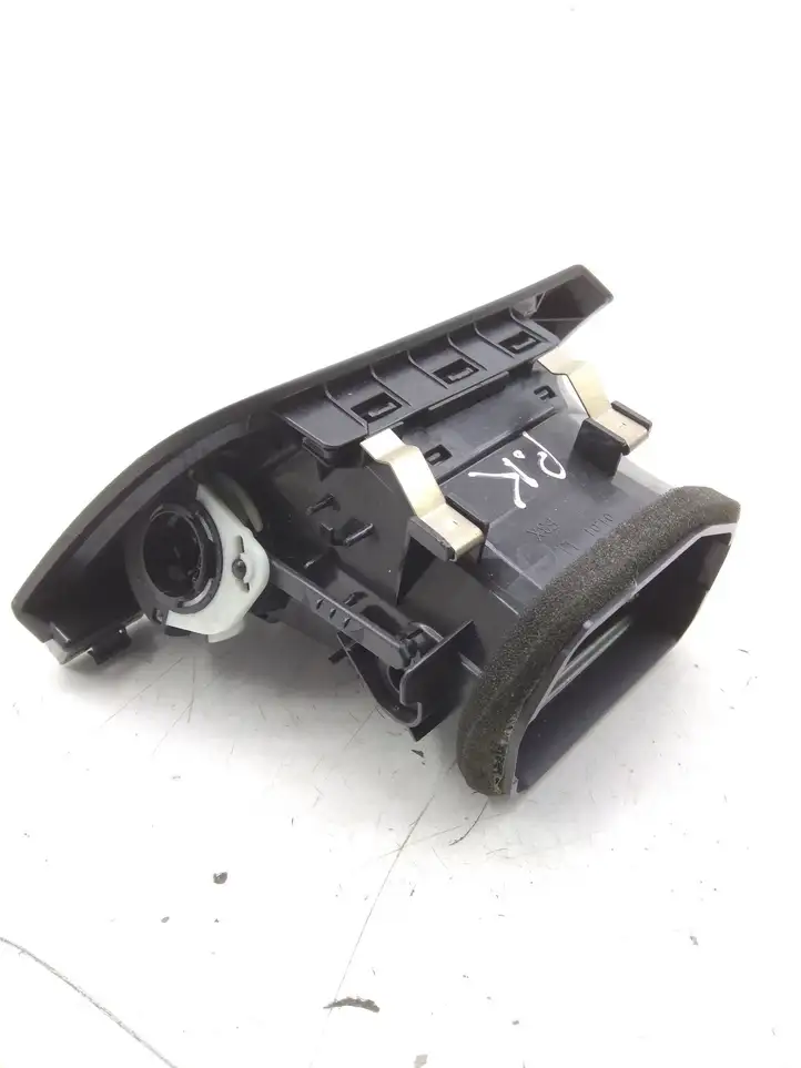 BMW 3 F30 F35 F31 (2012 - 2018) 925321808 Боковой воздушный дефлектор — фото 2