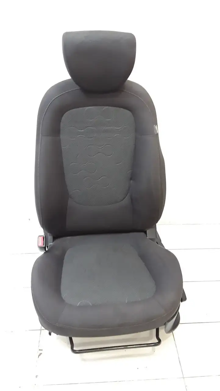 Hyundai i20 (PB PBT) (2008 - 2012) Переднее сиденье водителя — фото 1