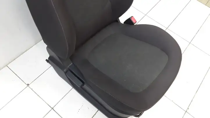 Hyundai i20 (PB PBT) (2008 - 2012) Переднее сиденье пассажира — фото 2