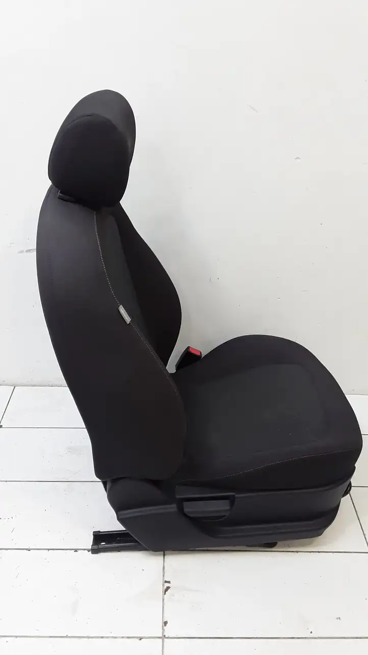 Hyundai i20 (PB PBT) (2008 - 2012) Переднее сиденье пассажира — фото 3