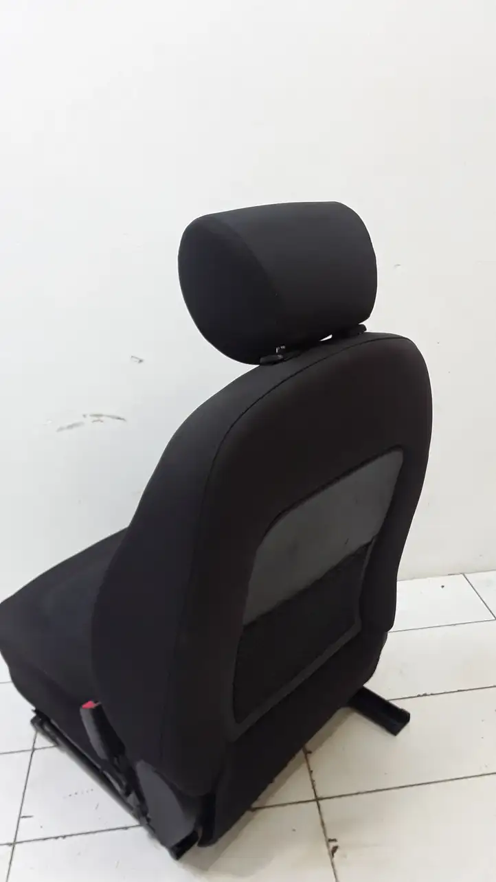 Hyundai i20 (PB PBT) (2008 - 2012) Переднее сиденье пассажира — фото 4