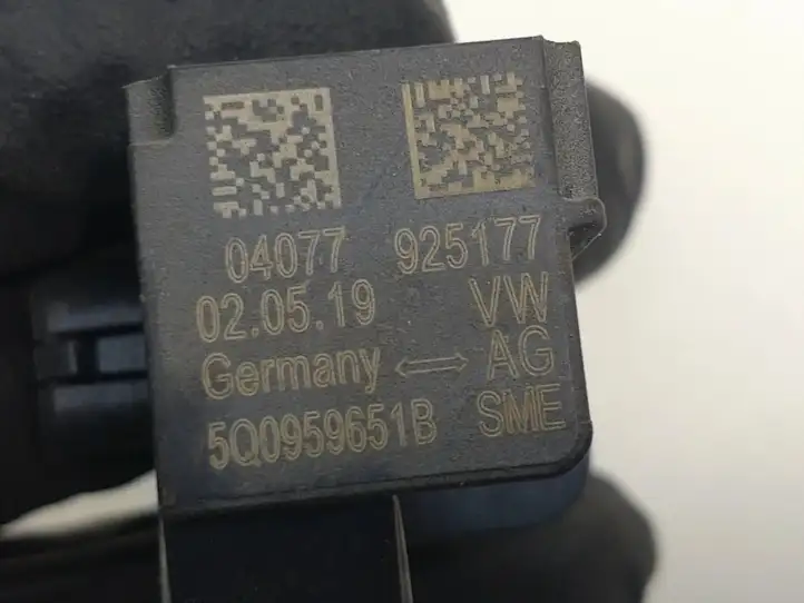 Volkswagen Tiguan (2016 - 2020) 5Q0959651B Датчик удара SRS — фото 4