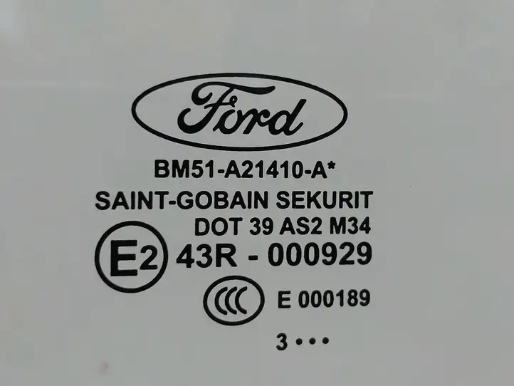 Ford Focus (2011 - 2015) BM51A21410A Стекло передней двери — фото 2