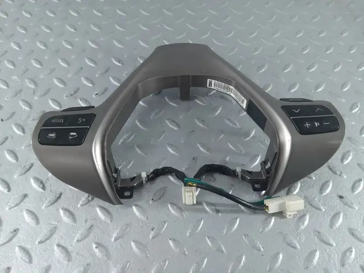 Toyota Avensis T270 (2009 - 2012) QA1024757 Кнопки на рулевом колесе — фото 5