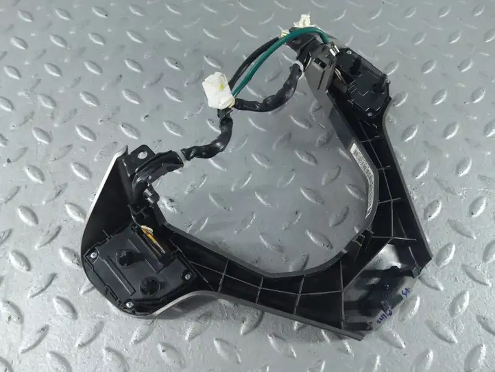 Toyota Avensis T270 (2009 - 2012) QA1024757 Кнопки на рулевом колесе — фото 8