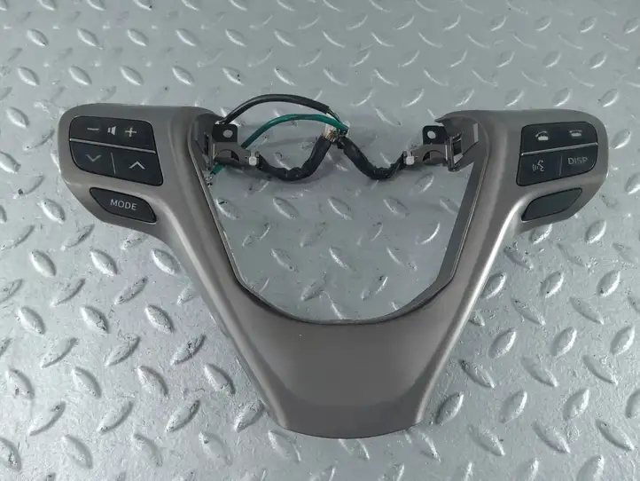 Toyota Avensis T270 (2009 - 2012) QA1024757 Кнопки на рулевом колесе — фото 9