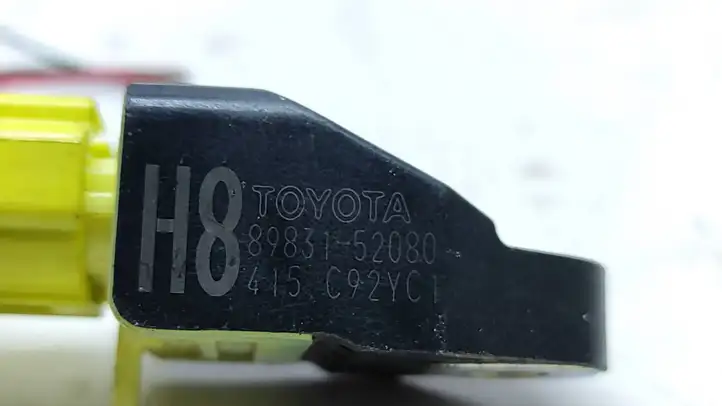 Toyota Yaris (2009 - 2012) 8983152080 Датчик удара SRS — фото 3