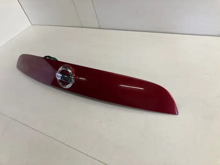Nissan Juke I F15 (2010 - 2018) 908681KR6A Подсветка номера — фото 3