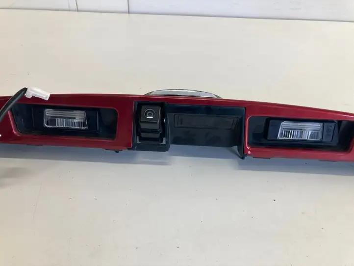 Nissan Juke I F15 (2010 - 2018) 908681KR6A Подсветка номера — фото 4