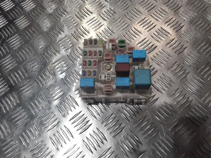 Toyota RAV 4 (XA20) (2000 - 2005) 2139 Блок предохранителей — фото 1