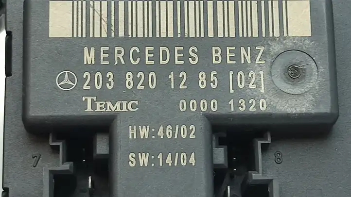 Mercedes-Benz C W203 (2000 - 2007) A2038201285 Блок управления дверью — фото 9