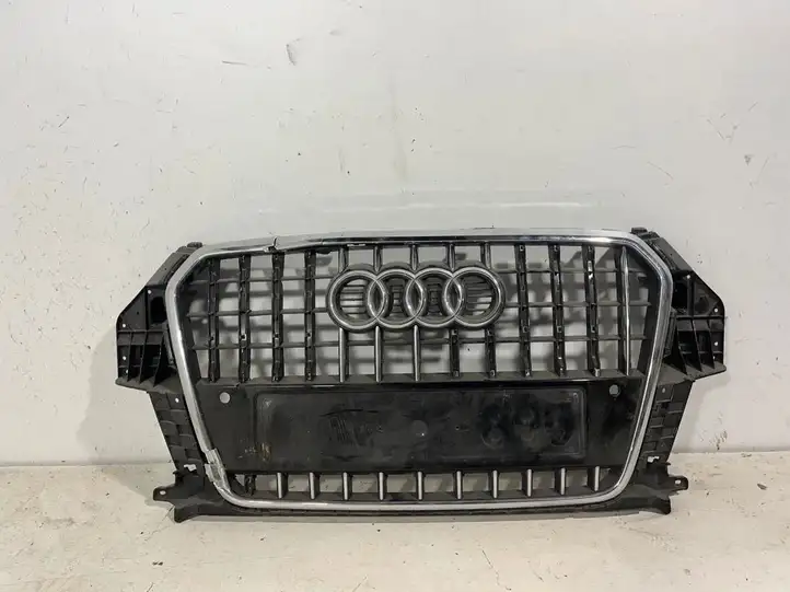 Audi Q3 8U (2011 - 2014) 8U0853653A Передняя решетка — фото 1