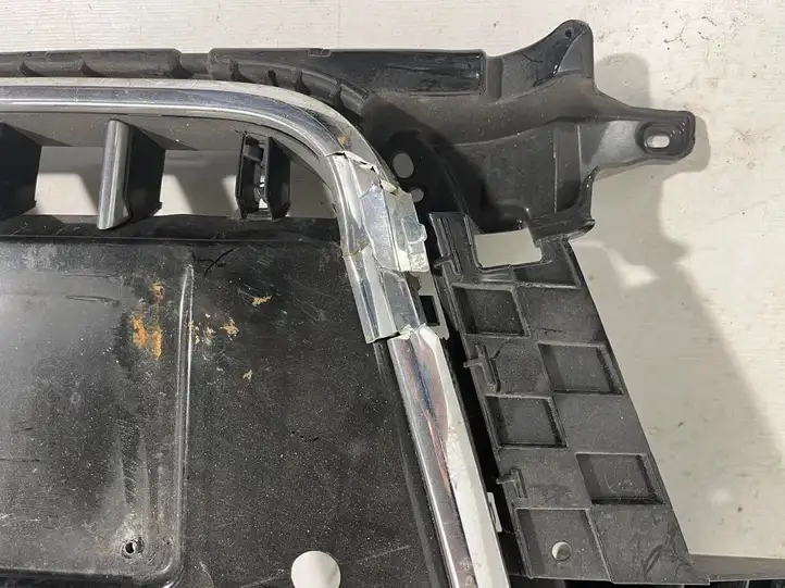 Audi Q3 8U (2011 - 2014) 8U0853653A Передняя решетка — фото 4