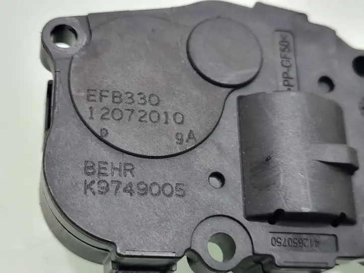 BMW 5 F10 F11 (2009 - 2016) K9749005 Двигатель задвижки потока воздуха — фото 3