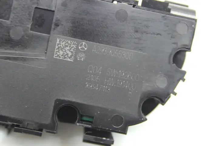 Mercedes-Benz EQC (2018 - ) A2939055300 Блок кнопок на панели — фото 5