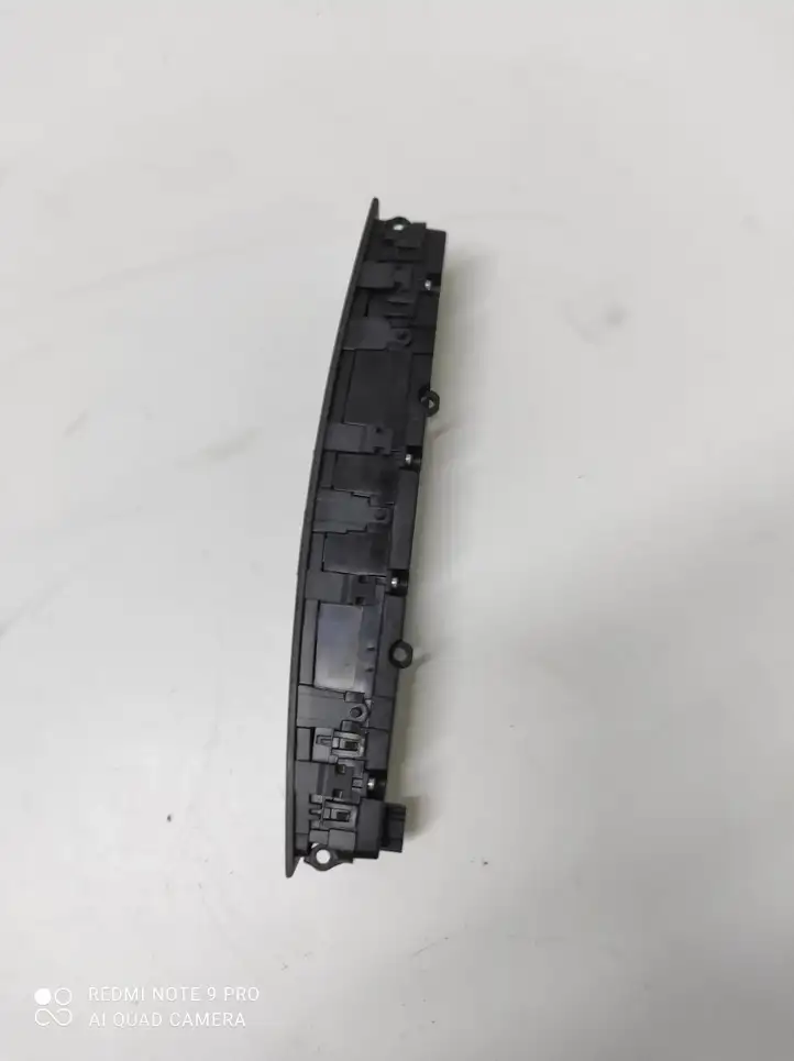 Mercedes-Benz C W204 (2007 - 2014) A2049050500 Кнопка парктроника — фото 3