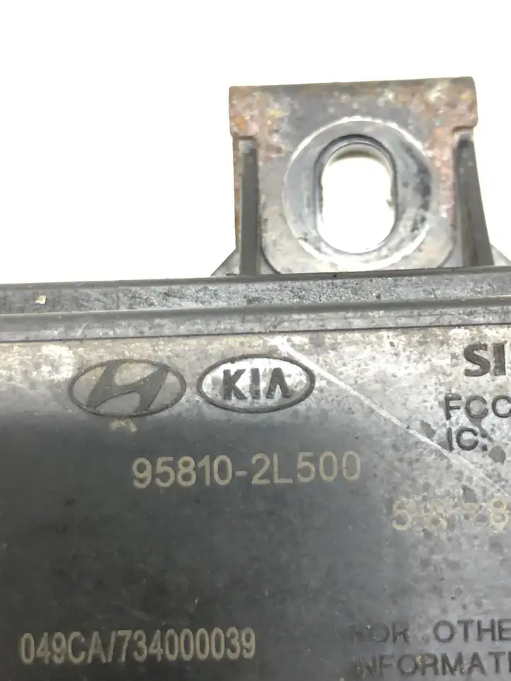 Hyundai i30 (2007 - 2012) 958102L500 Датчик удара SRS — фото 4