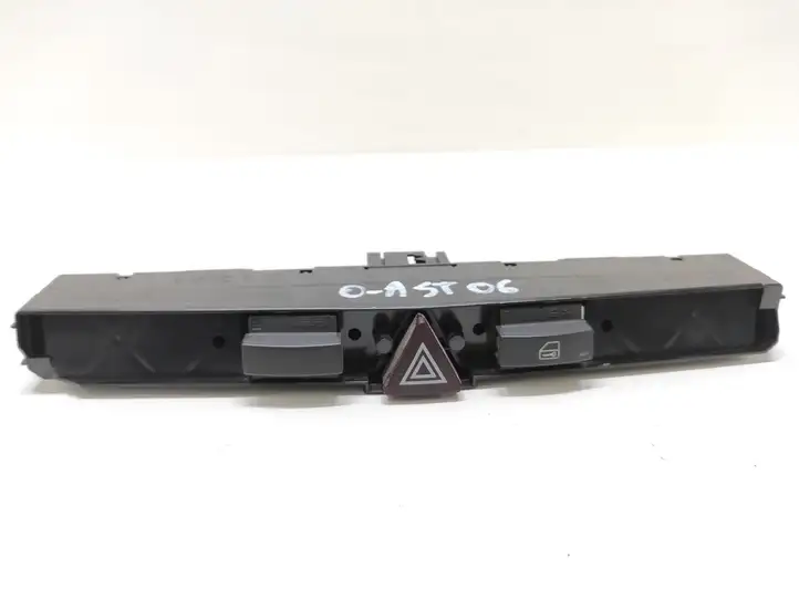 Opel Astra H (2004 - 2009) 03758075 Включатель аварийных фонарей — фото 1
