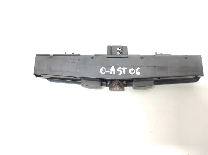 Opel Astra H (2004 - 2009) 03758075 Включатель аварийных фонарей — фото 2