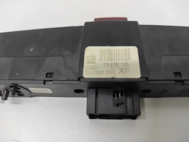 Opel Astra H (2004 - 2009) 03758075 Включатель аварийных фонарей — фото 4
