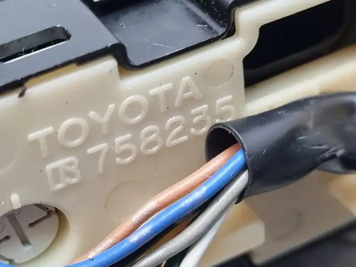 Toyota Land Cruiser (J100) (1998 - 2007) 758235 Другие включатели / ручки/ переключатели — фото 6