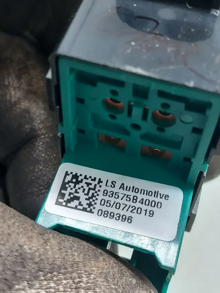 Hyundai i10 (2016 - 2019) 93575B4000 Кнопка стеклоподъемников — фото 3