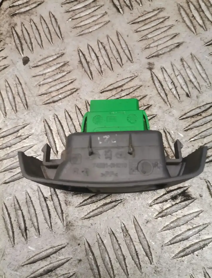 Toyota Aygo AB10 (2005 - 2008) Блок кнопок стеклоподъемников — фото 2