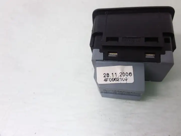 Audi A3/S3 8P (2004 - 2008) 4F0962109 Другие включатели / ручки/ переключатели — фото 2