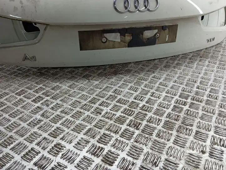 Audi A1 (2010 - 2014) Крышка багажника — фото 6
