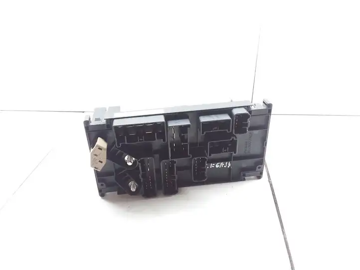Subaru Legacy (2003 - 2009) 82241AG070 Блок монтирования реле — фото 3