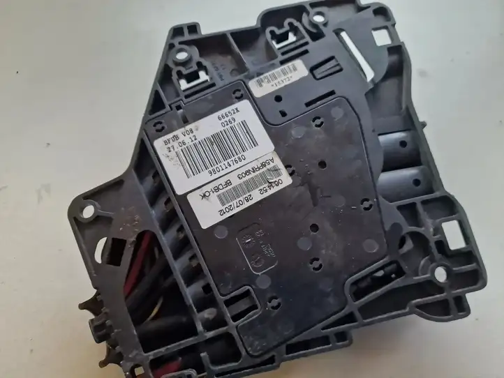 Citroen C3 Picasso (2010 - 2017) 9801147680 Блок предохранителей — фото 2
