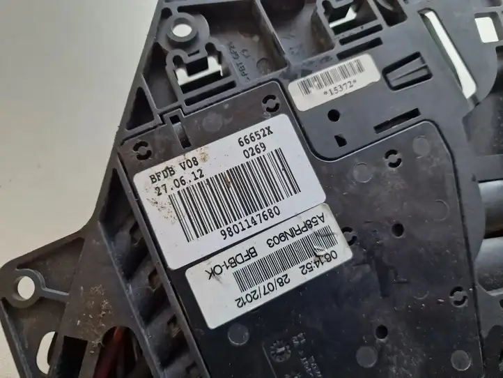 Citroen C3 Picasso (2010 - 2017) 9801147680 Блок предохранителей — фото 4