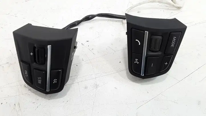 BMW 5 F10 F11 (2009 - 2016) 9229480 Кнопки на рулевом колесе — фото 1