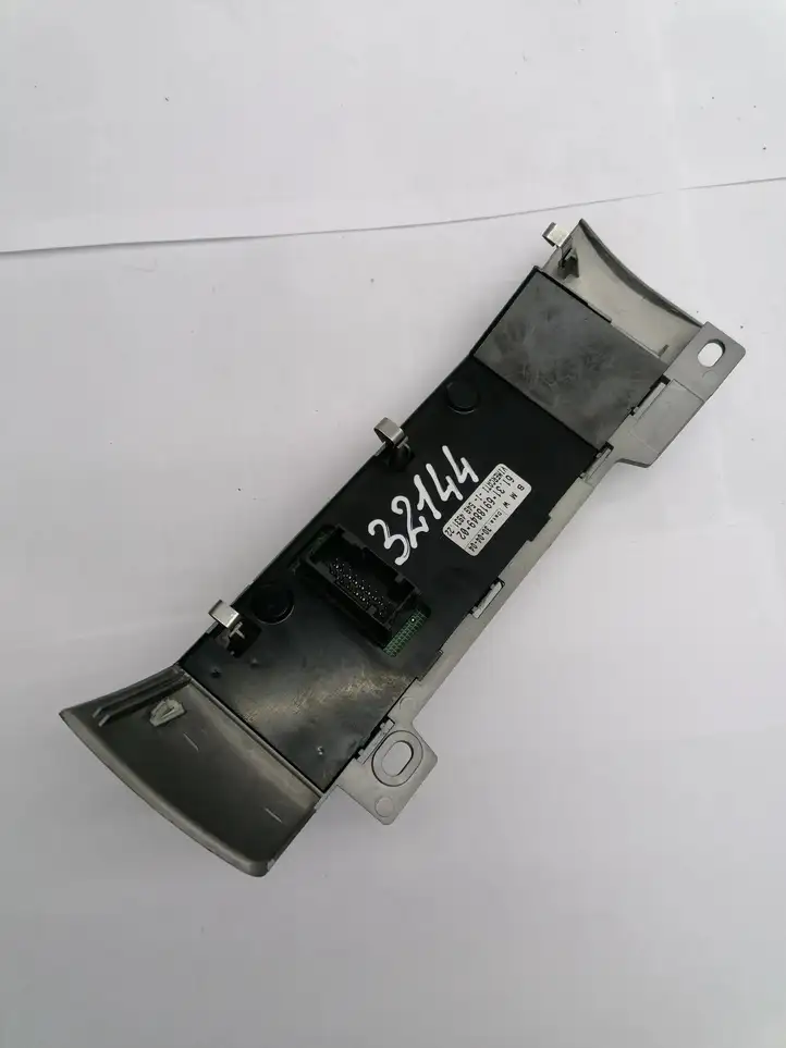BMW 7 E65 E66 (2001 - 2008) 6131691884902 Включатель фонарей — фото 3