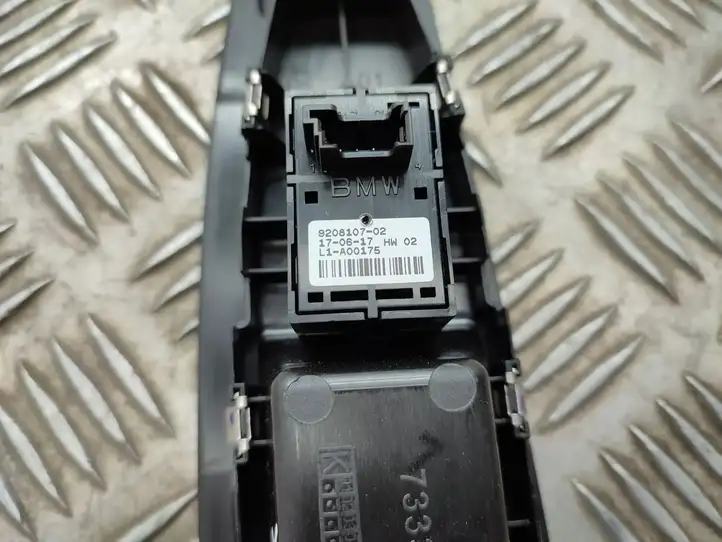 BMW 2 F46 (2015 - ) 18704610 Блок кнопок стеклоподъемников — фото 3